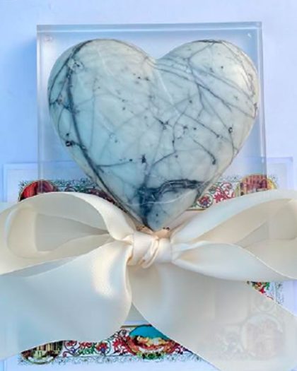 Corazón mármol gris grande con misa en base