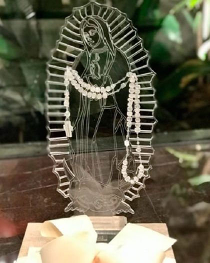 Virgen Guadalupe con rosario ónix en base