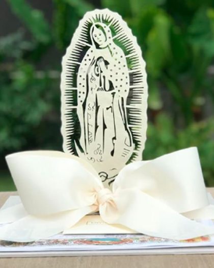 Virgen nacarada en base con misa