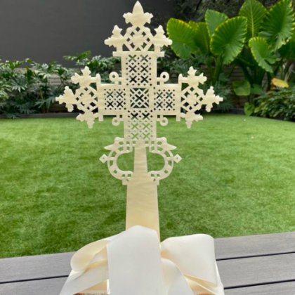 Cruz nacarada (40cms) con misa en base