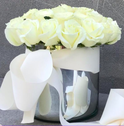 Base con Rosas Blancas