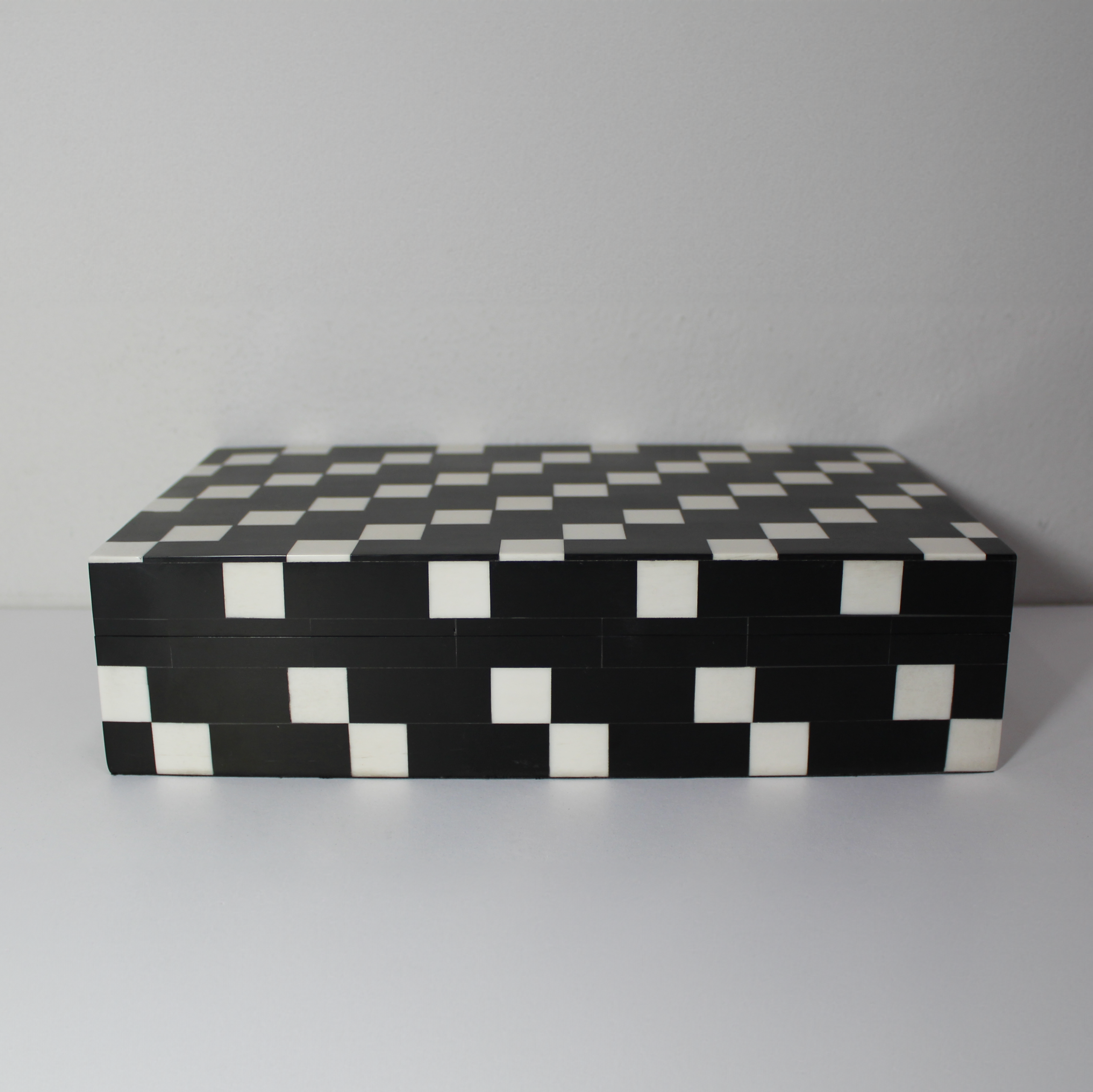 Caja de hueso con rosario y medallón - Imagen 2