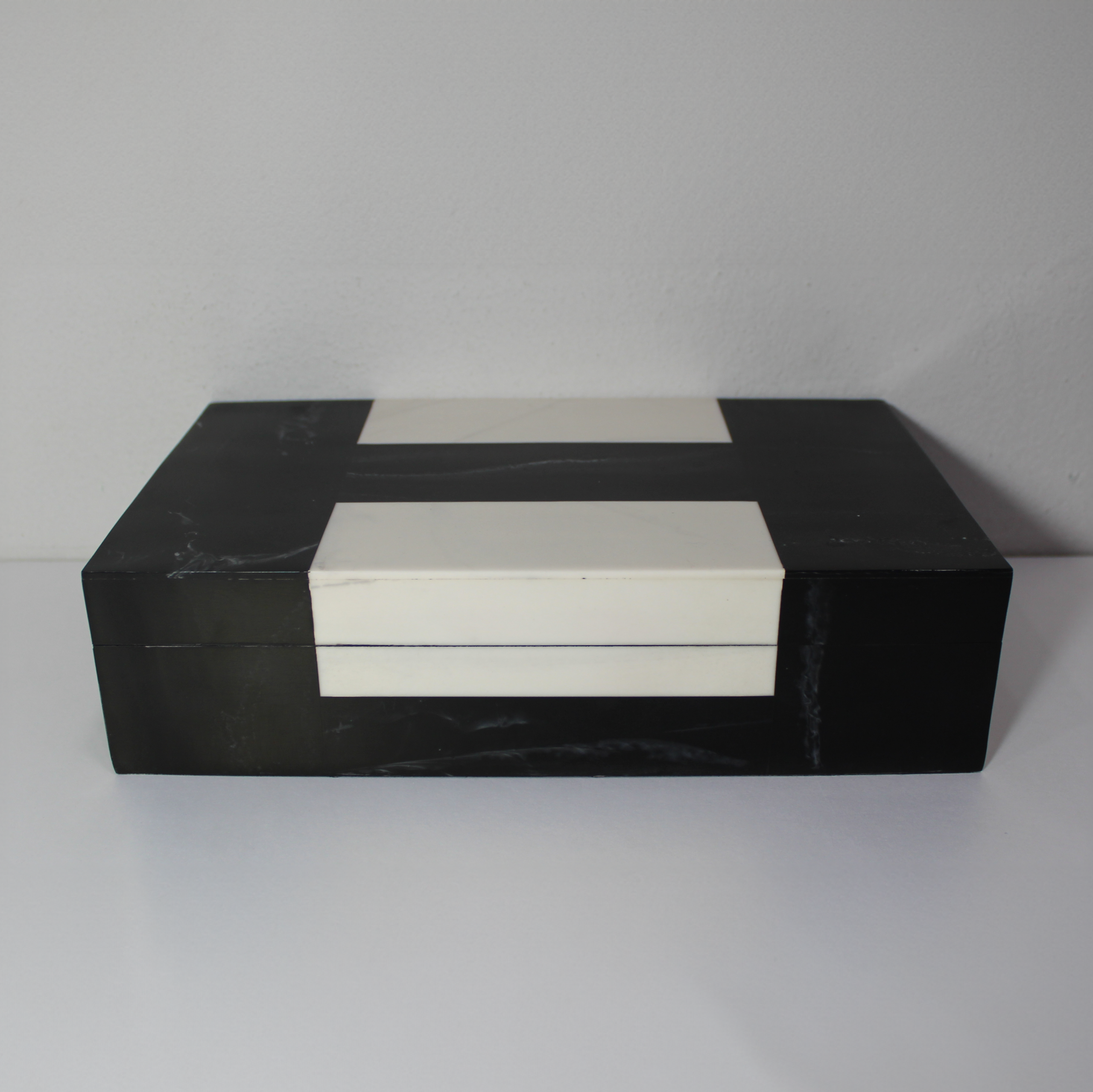 Caja de hueso con rosario y medallón - Imagen 3
