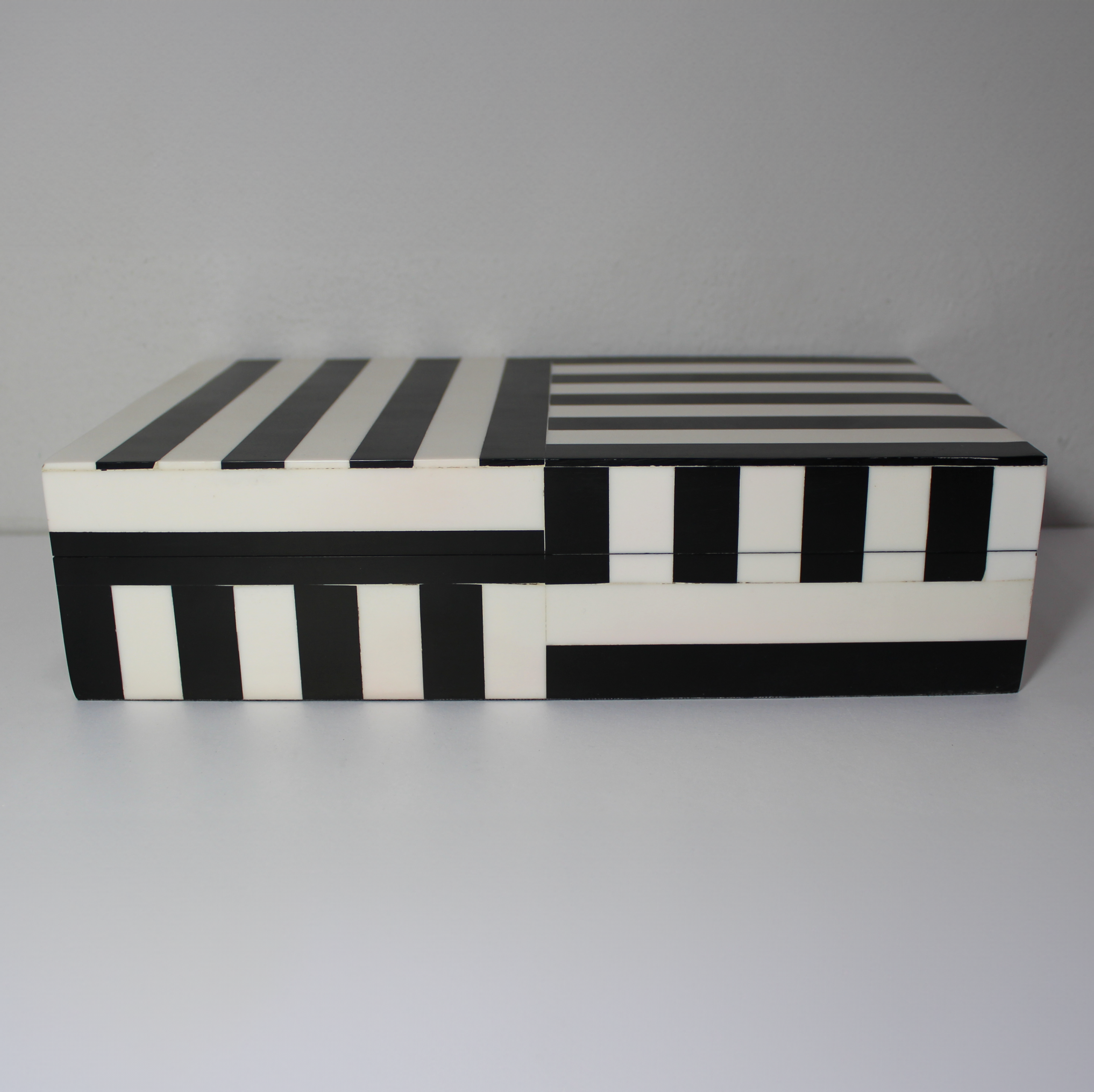Caja de hueso con rosario y medallón - Imagen 4