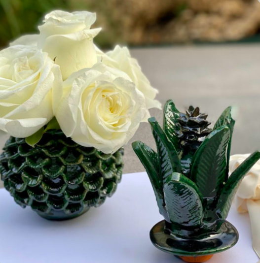 Piña chica con rosas en tabla - enviadetalle