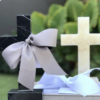 Cruz Ónix Elevada en base