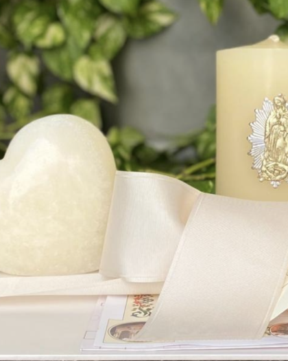 Cirio de Virgen con corazón de lado con misa