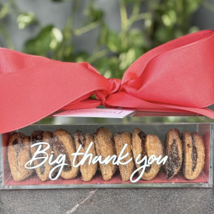 Caja acrilico con empanadas de cajeta