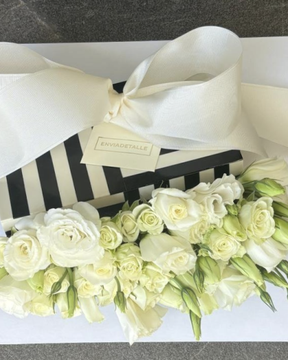 Caja de hueso con flor