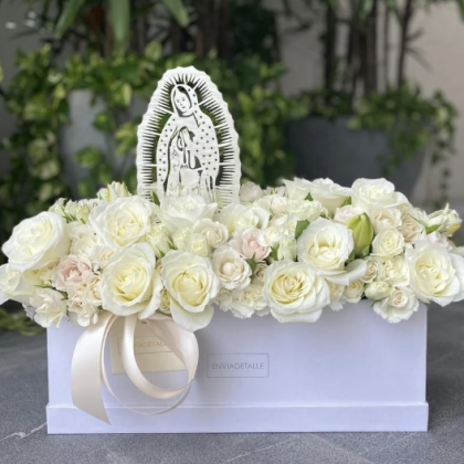 Caja Flor con Virgen nacarada