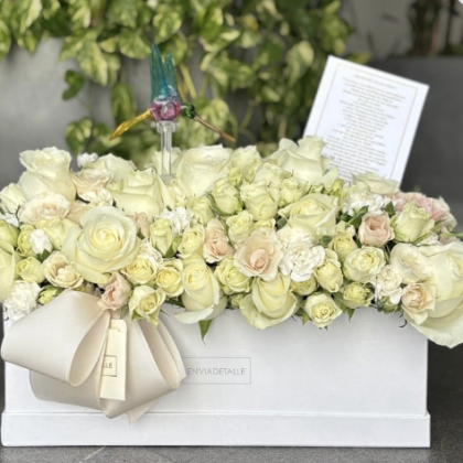 Caja de Flor con Colibrí