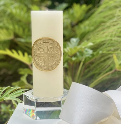 Cirio San Benito medalla con base cristal en tabla