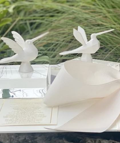 Colibrí ceramico sobre base de acrílico
