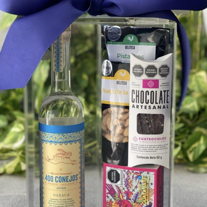 Caja Mezcal y Botanas