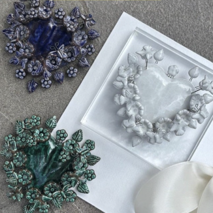 Corazón sobre base de acrílico