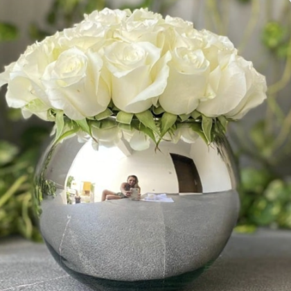 Pecera mediana con rosas