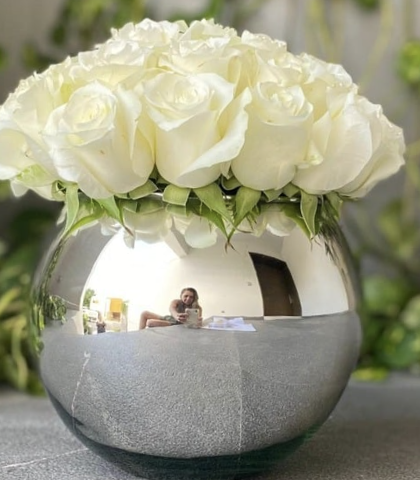 Pecera mediana con rosas