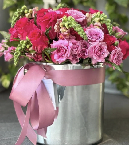 Base con flor de color