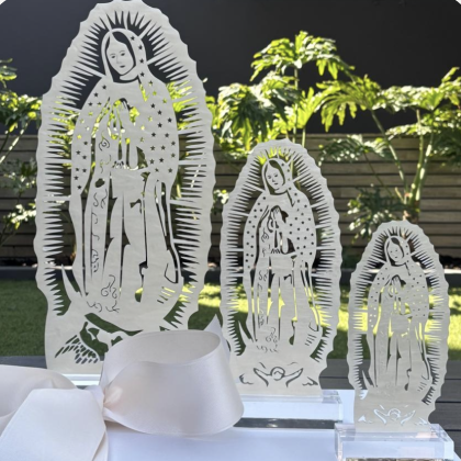 Virgen nacarada en base