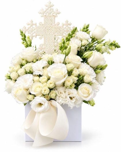 Caja flor con cruz nacarada